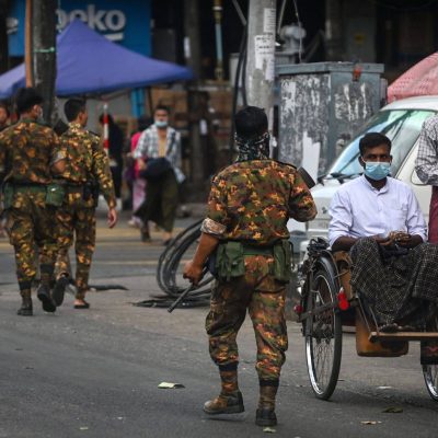 ရန်ကုန် ရပ်ကွက်ပွဲဈေးများတွင် လူငယ်များကို ပေါ်တာဆွဲနေ