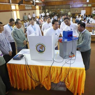 မဲ အစမ်းပေးရန် စစ်ကော်မရှင် ရပ်ကျေးများ ရပ်ကွက်ထဲ ဆော်သြသော်လည်း လူထု စိတ်မဝင်စား