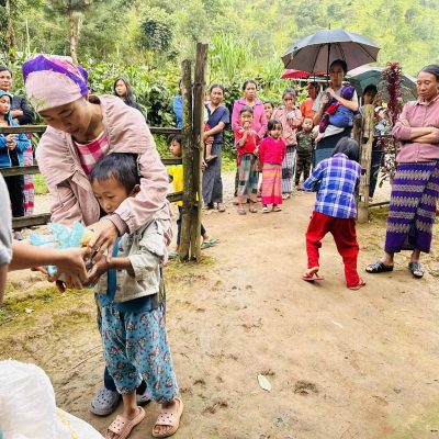 ဒီးမော့ဆိုအနောက်ခြမ်းရှိ စစ်ရှောင်စခန်းတစ်ခုတွင် စားစရာလုံးဝပြတ်လပ်ပြီး ဒိတ်လွန် ပေါင်မုန့်များစားသုံးနေရ