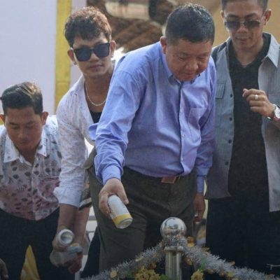 အောင်ကြည်သိန်းသာ မွန်ဝန်ကြီးချုပ် ဆက်ဖြစ်မည်ဟု သတင်းထွက်၊ရာဇဝတ်ဂိုဏ်းသား လုပ်ငန်း ရှင်များ မော်လမြိုင်တွင် အောင်ပွဲခံနေဟုဆို