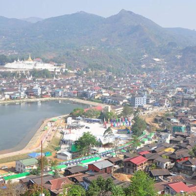 မိုးကုတ်မြို့ပြင်တွင် စစ်ကော်မရှင်တပ်နှင့် တော်လှန်ရေးတပ်များ တိုက်ပွဲဖြစ်နေ