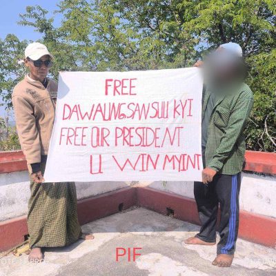 စစ်ရေးသတင်းများ ပေါက်ကြားမှုကြောင့် ဆိုပြီးမတ္တရာမြို့နယ်ရှိ သတင်းထောက်တစ်ဦးကို လက်နက်ကိုင်အဖွဲ့နှစ်ခု ဖမ်းဆီး