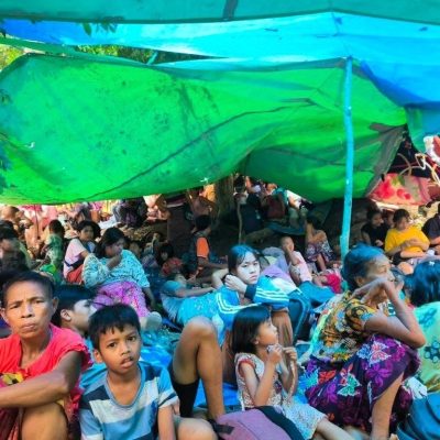 ထိုင်း-မြန်မာနယ်စပ် မောတောင်မြို့တွင် တိုက်ပွဲပြင်းထန်နေပြီး ဒေသခံထောင်ချီထွက်ပြေးနေရ