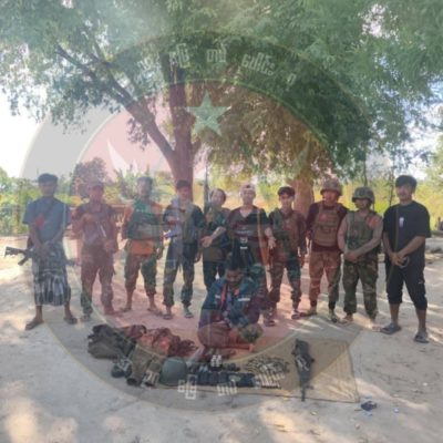 ပေါက်သို့ စစ်ကြောင်းထိုးနေသောတပ်မှ စစ်မှုထမ်းတပ်သားတစ်ဦး လက်နက်နှင့် အလင်းဝင်