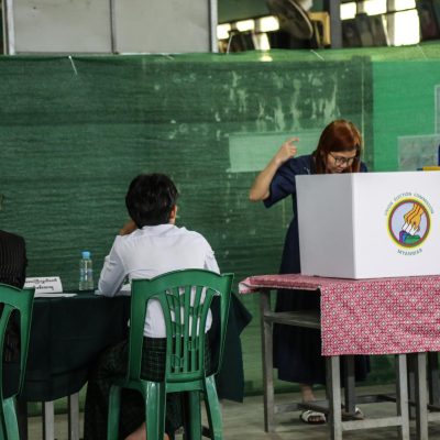 အတုအယောင်ရွေးကောက်ပွဲတွင် အသုံးပြုသည့် မဲပေးစက်အချို့ Error တက်