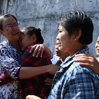 လွတ်ငြိမ်းခွင့်ရ နိုင်ငံရေးအကျဉ်းသူ ၃၀ခန့် ပြန်လည် ဖမ်းဆီးခံရ