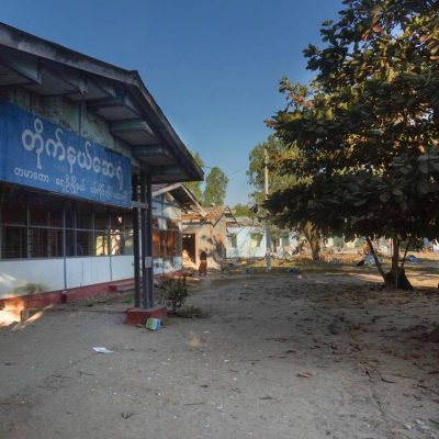 ရေဦးတိုက်နယ်ဆေးရုံကို ညအချိန် စစ်တပ် ဗုံးကြဲပြန်၊ သားဖွားခန်းပါသည့် ၄ ဆောင်တွဲ ပျက်စီး