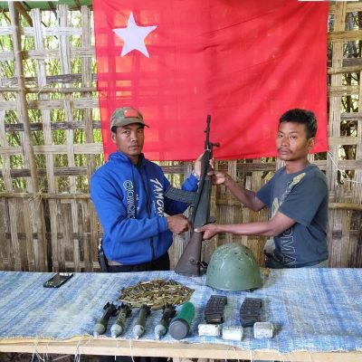 လက်ပံတန်းတွင် စစ်မှုထမ်းတပ်သားတစ်ဦး လက်နက်ခဲယမ်းများနှင့် အလင်းဝင်၊ စစ်ကော်မရှင်ကို ပြန်တိုက်မည်ဟုဆို