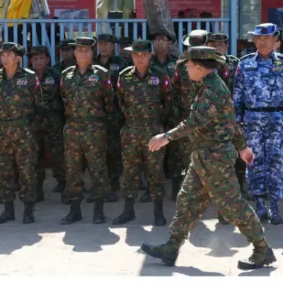 တပ်တွင်းပြိုကွဲမှုကို စိုးရိမ်နေသည့် မင်းအောင်လှိုင် – စစ်ရေးအကျပ်အတည်းကြားမှ စစ်သားများကို အမြဲအသင့်ပြင် ခိုင်းနေ