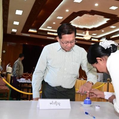 သမ္မတလုပ်ရန် ယတိပြတ်မငြင်းဘဲ လွှတ်တော်ရောက်မှ အဖြေသိရမည်ဟု မင်းအောင်လှိုင် ပြော
