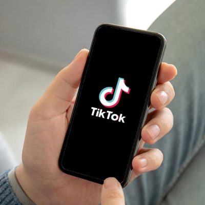 ပိုင်ရှင်အပြောင်းအလဲဖြစ်ပြီးနောက် TikTok တွင် အက်ပ်ဖျက်သိမ်းမှု၊ ဆင်ဆာဖြတ်တောက်မှုအတွက် စွပ်စွဲချက်၊ ချို့ယွင်းချက်များ ဖြစ်ပေါ်နေ