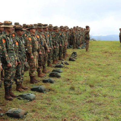 စစ်တပ်အင်အားတောင့်တင်းကြောင်း ဝါဒဖြန့်မှုများနှင့် မြေပြင်လက်တွေ့အခြေအနေ တခြားစီဖြစ်နေဟုဆို