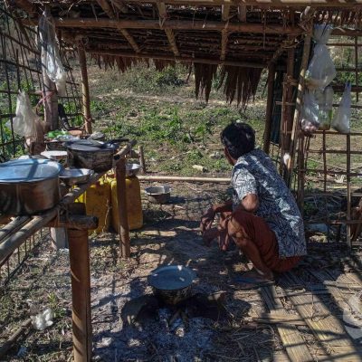 ရခိုင်မြောက်ပိုင်းမှ စစ်ဘေးရှောင်များ အအေးဒဏ်နှင့် ရင်ဆိုင်နေရပြီး အခြေခံစားနပ်ရိက္ခာနှင့် အနွေးထည်များ အရေးပေါ်လိုအပ်နေ