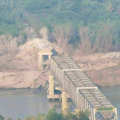 ဖားဆောင်းတံတား မိုင်းခွဲဖျက်ဆီးခံရမှုကြောင့် ကုန်းလမ်းဆက်သွယ်ရေးပြတ်တောက်ပြီး စက်လှေဈေးများ ထိုးတက်လာ