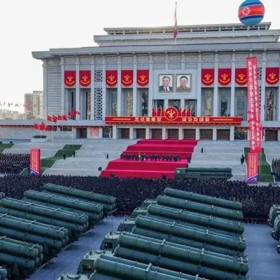 နျူကလီးယားထိပ်ဖူးတပ်ဆင်နိုင်သည့် ဒုံးပစ်လောင်ချာအသစ်ကို မြောက်ကိုရီးယား ထုတ်ဖော်ပြသ