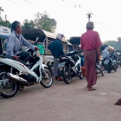 မွန်ဒေသ လစာနည်းဝန်ထမ်းများ ဆီအခက်ကြောင့် နေ့စဉ် ရုံးမတက်နိုင်တော့