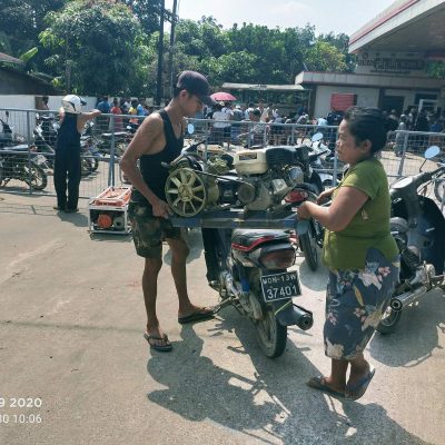 မင်းအောင်လှိုင် သမ္မတရူးအိပ်မက် မက်နေစဉ် လူတင်မက စက်များပါ ဆီတန်းစီနေရ