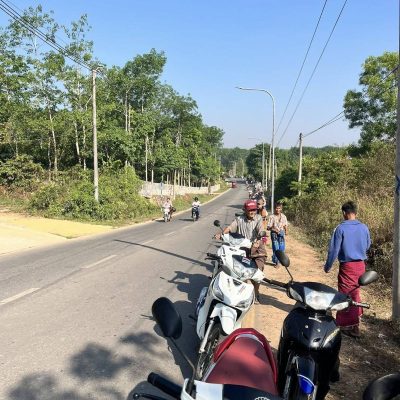ချောင်းဆုံတွင် တစ်ရက်ကြိုတင် ဆီ တန်းစီနေရ