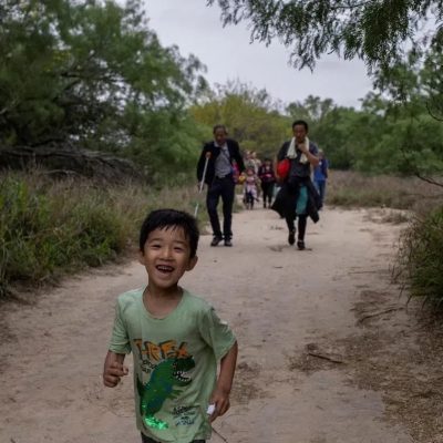 တရုတ်နိုင်ငံသားများ အပေါ် ဗီဇာပိတ်ဆို့မှုများပြုလုပ်ရန် အမေရိကန် ပြင်ဆင်နေ