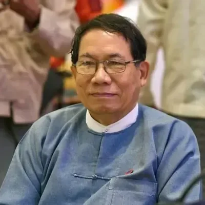 စစ်တပ်နှင့် ပူးပေါင်းနေသည့် ဒေါက်တာအေးမောင်က AA ကြောင့် ရခိုင်ပြည်သူများဘ၀ ပျက်စီးနေဟု ပြော