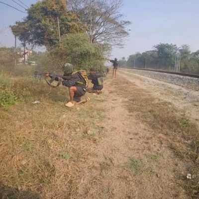 ဖြူး စစ်တပ်ဂိတ်စခန်းကို ပကဖ ဝင်တိုက်၊စစ်သား၂ဦး သေဆုံး၊ ပိတ်မိနေသော ရဲဘော်၃ဦးကို အန္တရာယ်ကင်းစွာ ကယ်ထုတ်နိုင်ခဲ့ဟုဆို