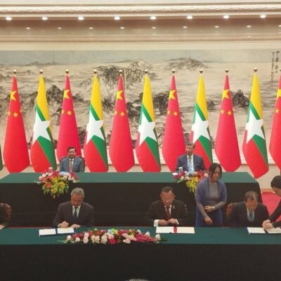 ငှက်ပျောသီးတင်ပို့ရေးအပါ နားလည်မှုစာချွန်လွှာ ၁၈ခု မင်းအောင်လှိုင်နှင့် ရှီကျင့်ဖျင် လက်မှတ်ရေးထိုး