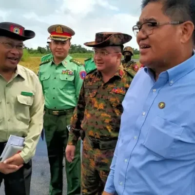 ရှီကျင့်ဖျင်၏လက်က ကချင်မလက်ထက် ပိုနုသည်ဟုဆိုကာ စကမကချင်ဝန်ကြီးချုပ်က မြစ်ဆုံစီမံကိန်းကို ထောက်ခံရန် စည်းရုံး