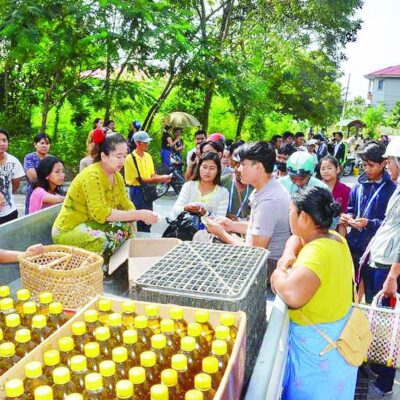 ဆီပြတ်လပ်မှုသည် ပြည်သူများ ဆီပိုစား၍ဖြစ်ကြောင်း စစ်အုပ်စု ပြောဆို