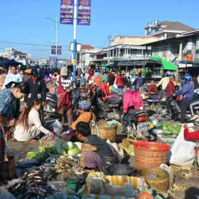 ပြည်တွင်း၌ ကုန်ပစ္စည်းပြတ်ပြီး ကုန်ဈေးနှုန်း ထပ်တက်နေ