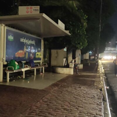 ရန်ကုန်တွင် ကားလမ်းမဘေးအိပ်သည့် အိမ်ခြေယာခြေမဲ့ အဆမတန် များလာ