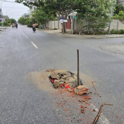 မန္တလေးမြို့ လမ်းပေါ်ရှိ မြောင်းအဖုံးကိုပင် မင်းအောင်လှိုင် လက်ပါးစေတပ် မကာကွယ်နိုင်