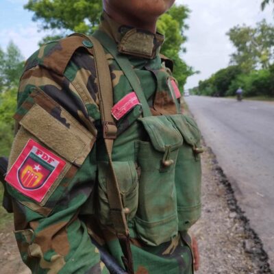 အောင်လံတွင် ဗိုလ်ကြီးတစ်ဦး မောင်းလာသော ကားကို PDF မိုင်းဆွဲ